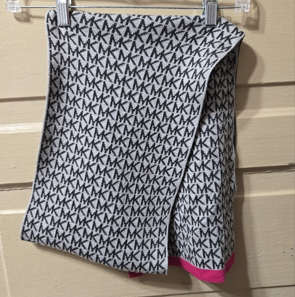 Michael Michael Kors Reversible Logo Scarf EUC - Picture 1 of 3